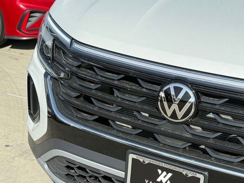 New 2026 Volkswagen Atlas Cross Sport SE FWD image 4