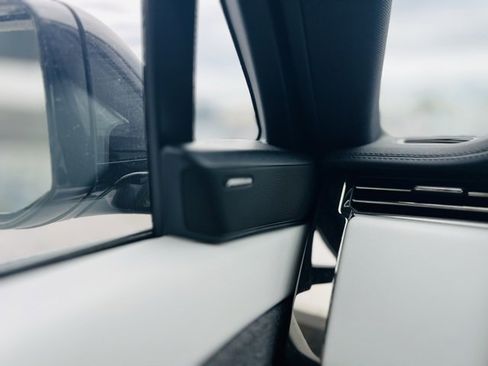 Used 2024 Land Rover Range Rover Sport SE image 17