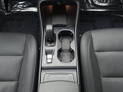 Certified 2025 Volvo XC40 B5 Core image 19