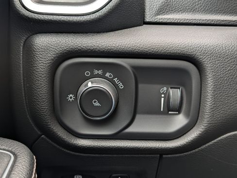 Used 2023 RAM 1500 Laramie AWD/4WD image 31