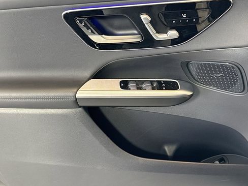 Used 2024 Mercedes-Benz GLC 300 4MATIC image 17