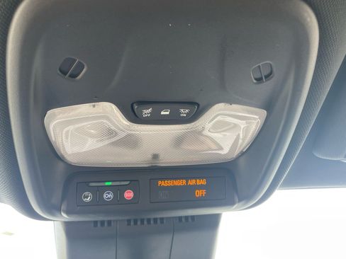 Used 2023 Chevrolet Colorado W/T RWD image 11