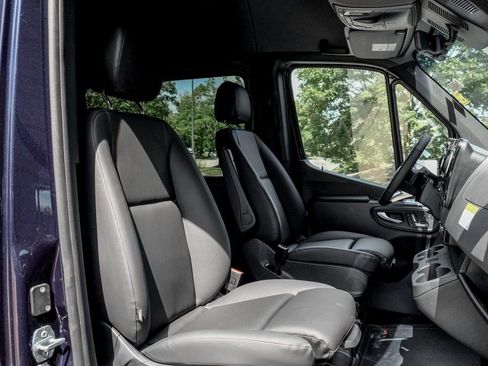 Used 2025 Mercedes-Benz Sprinter 2500 image 25