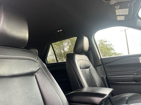 Certified 2020 Ford Explorer XLT w/ Equipment Group 202A AWD/4WD image 18