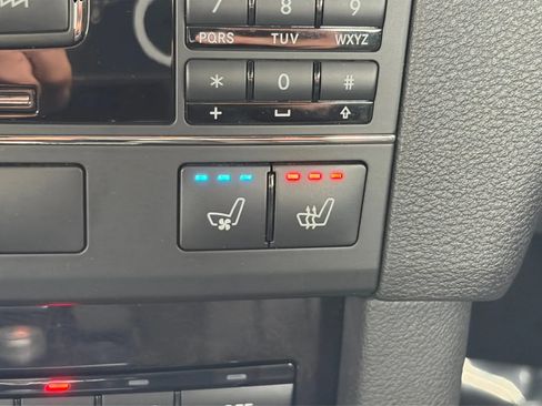 Used 2010 Mercedes-Benz E 550 4MATIC Sedan image 25