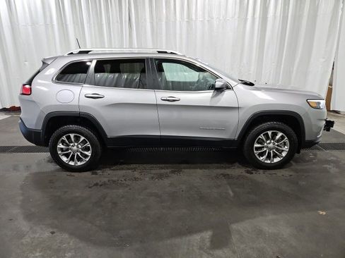 Used 2019 Jeep Cherokee Latitude Plus w/ Comfort/Convenience Group image 2