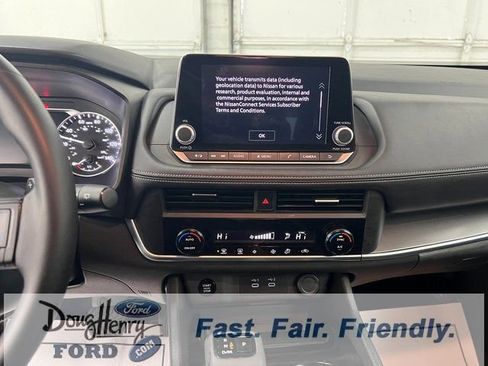 Used 2025 Nissan Rogue SV image 40