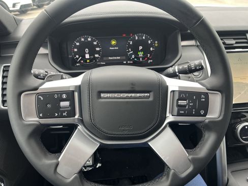 New 2025 Land Rover Discovery Metropolitan Edition image 14