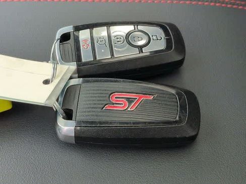 Used 2025 Ford Explorer ST AWD/4WD image 37