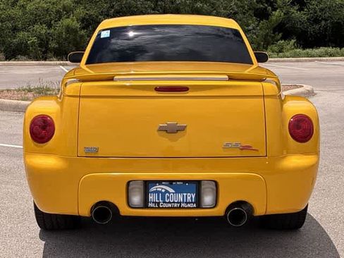 Used 2003 Chevrolet SSR w/ Preferred Equipment Group RWD image 5