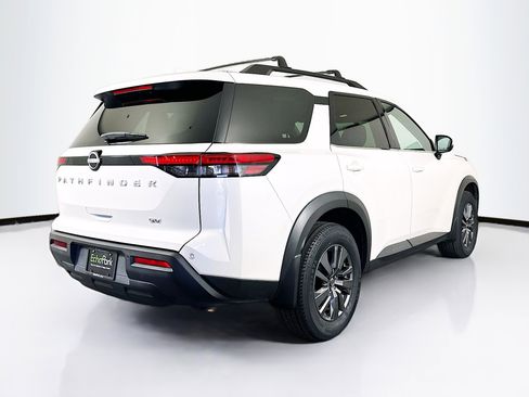 Used 2024 Nissan Pathfinder SV image 9