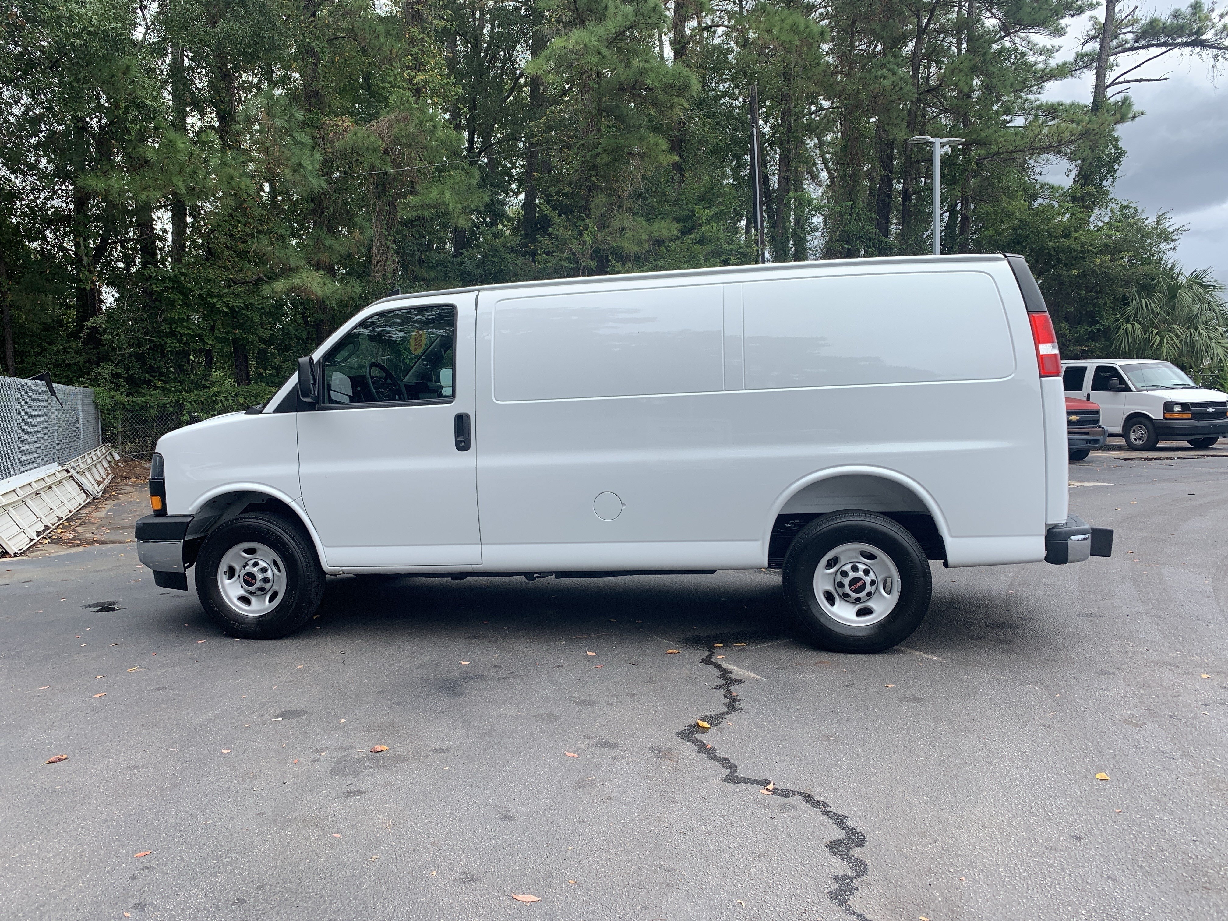 Used 2025 GMC Savana 2500 w/ Driver Convenience Package RWD image 7