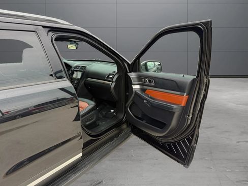 Used 2019 Ford Explorer XLT w/ Equipment Group 202A AWD/4WD image 21