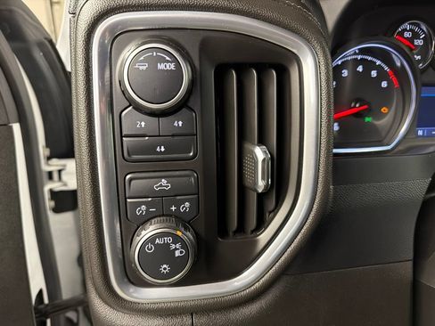 Used 2022 Chevrolet Silverado 2500 LT AWD/4WD image 21