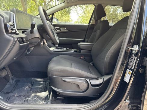 Used 2025 Kia Sportage LX FWD image 24