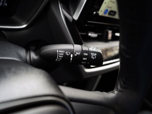 Used 2024 Toyota Corolla Cross XLE image 24