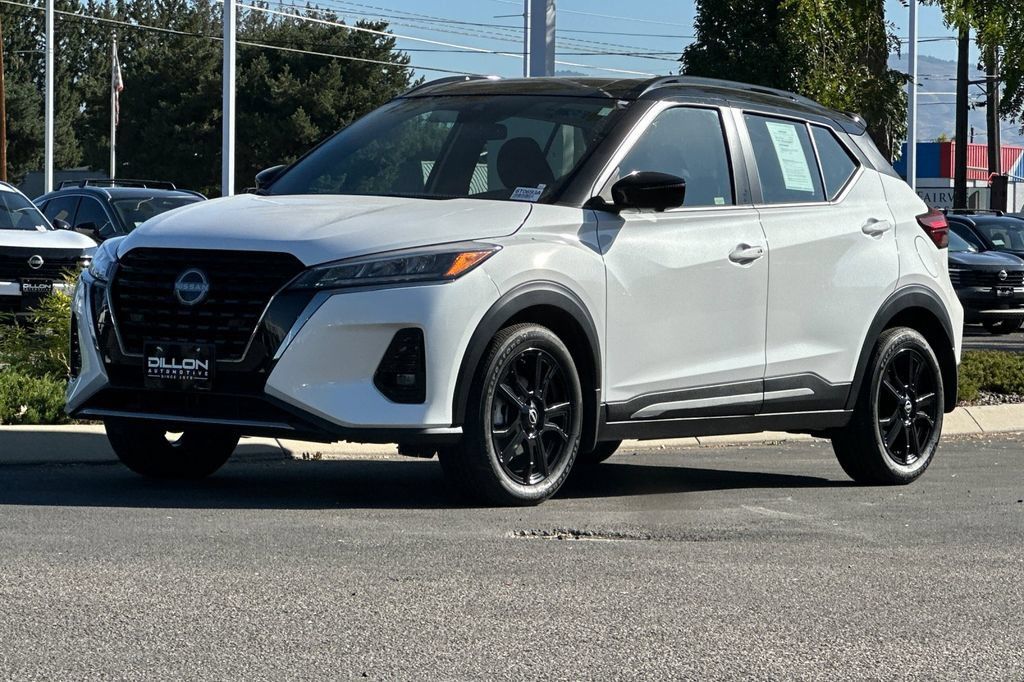 Used 2024 Nissan Kicks SR FWD image 11