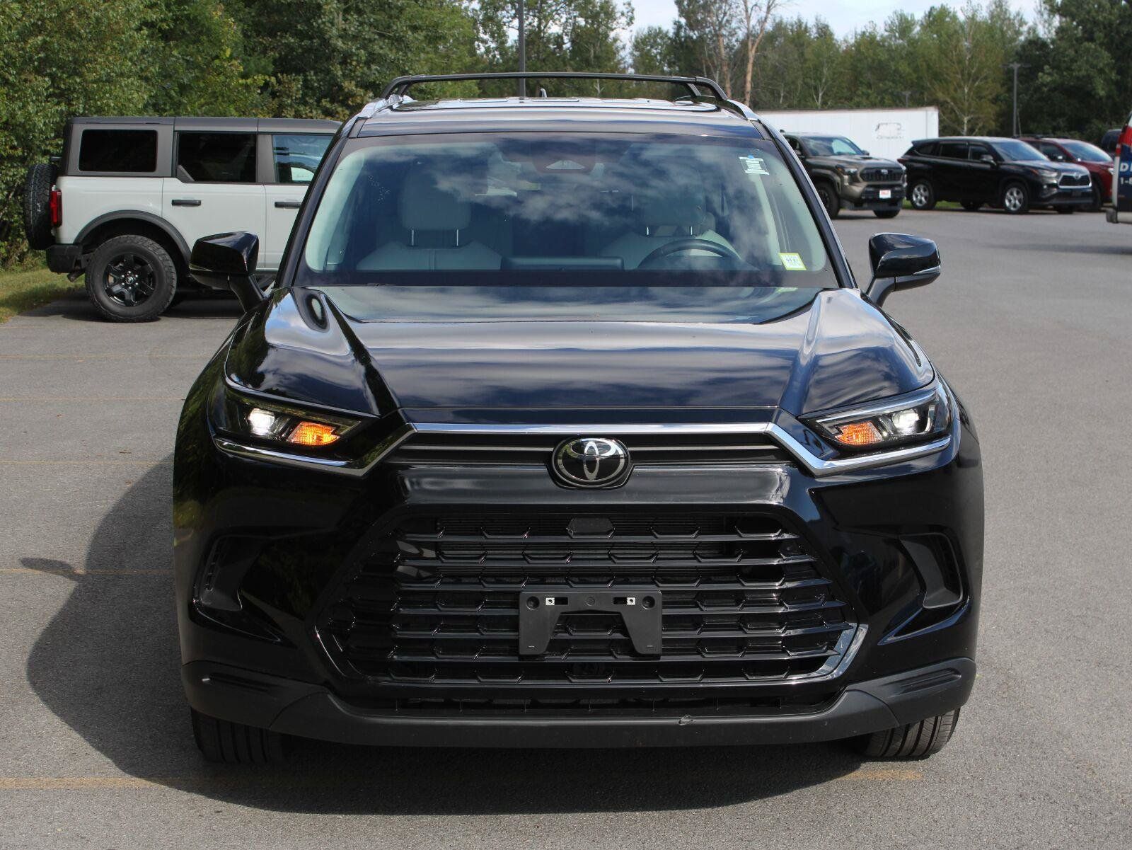 Used 2024 Toyota Grand Highlander AWD Hybrid image 2