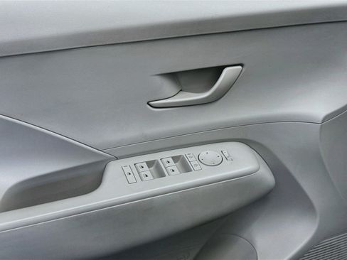 Used 2025 Hyundai Kona SEL FWD image 15