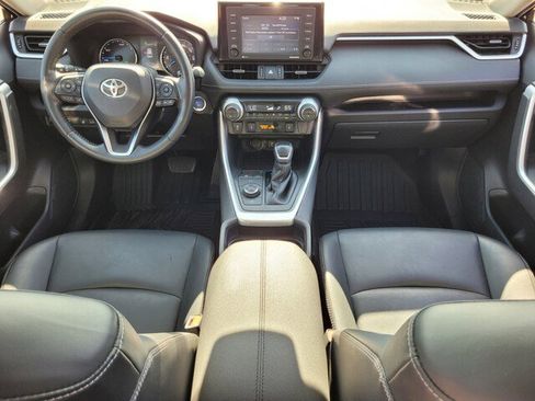 Used 2021 Toyota RAV4 XLE Premium image 18