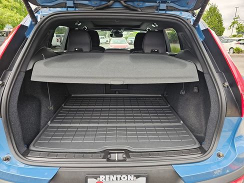 Used 2023 Volvo XC40 Recharge Ultimate w/ Protection Package Premier AWD/4WD image 11