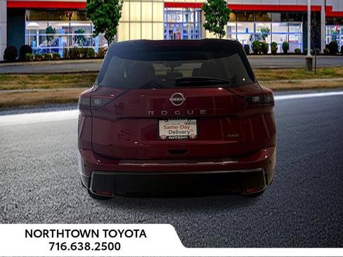 Used 2025 Nissan Rogue SV AWD/4WD image 4