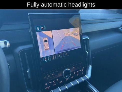 Used 2024 GMC Acadia AT4 w/ Luxury Package image 17