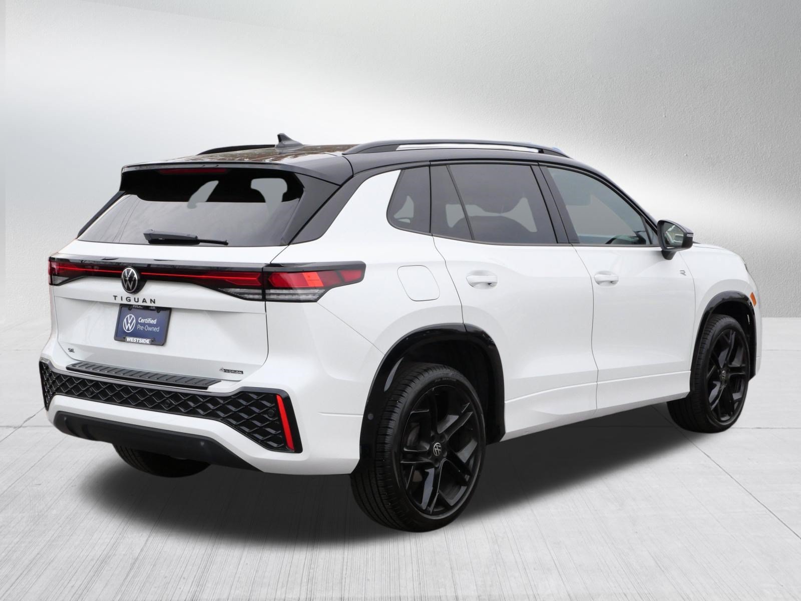 Certified 2025 Volkswagen Tiguan SE R-Line AWD/4WD image 7