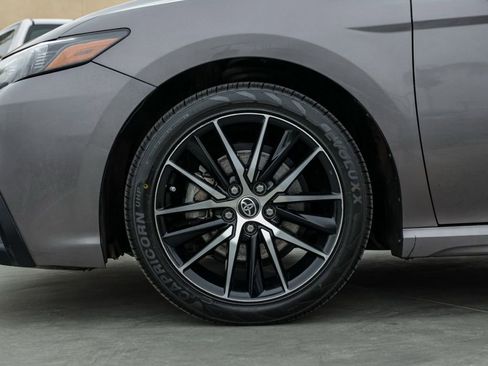 Used 2022 Toyota Camry SE image 11