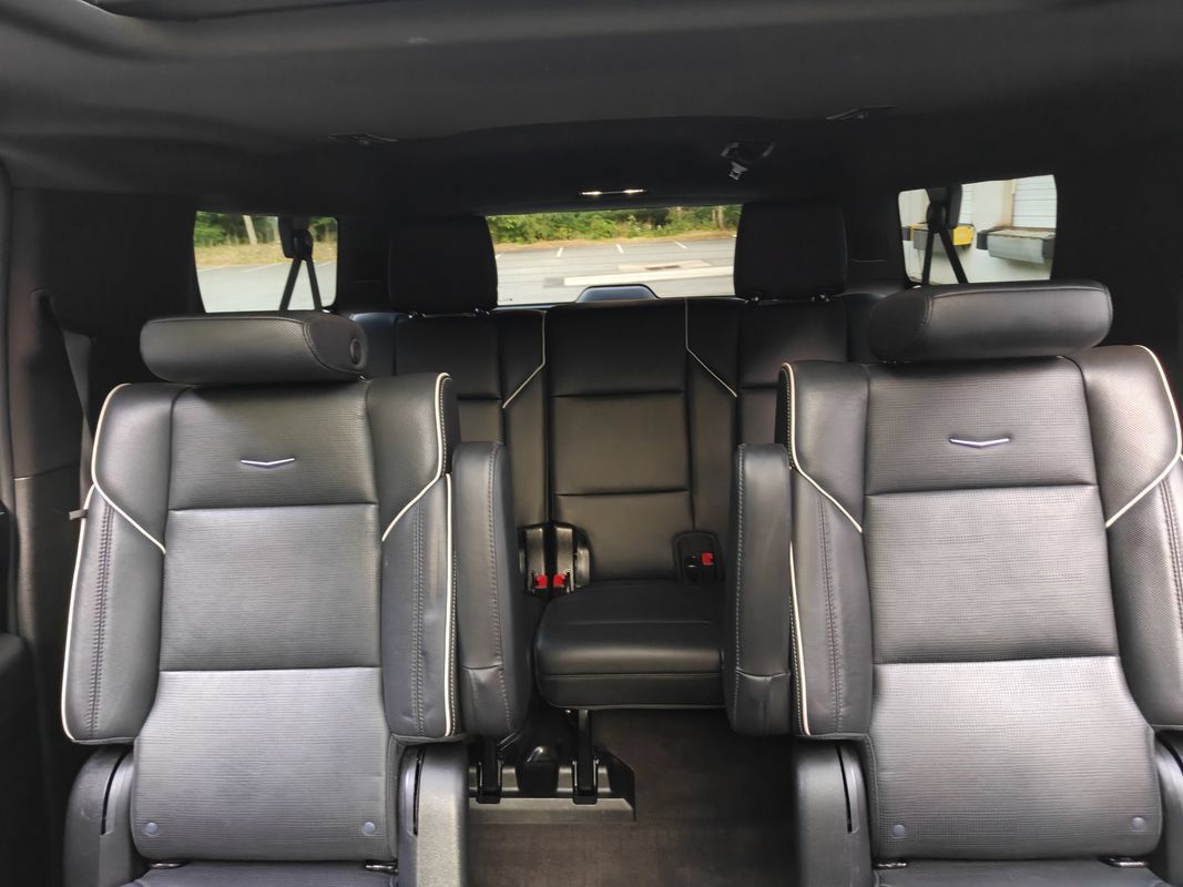 Used 2023 Cadillac Escalade ESV Premium Luxury AWD/4WD image 35