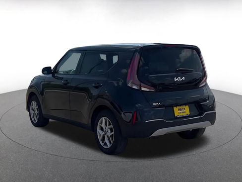 Used 2025 Kia Soul LX w/ LX Technology Package FWD image 11