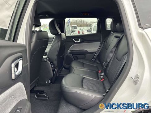 New 2026 Jeep Compass Latitude image 4