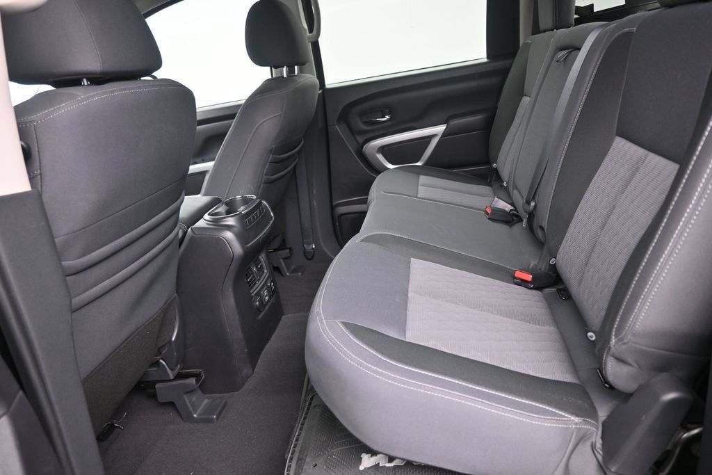 Used 2021 Nissan Titan SV w/ SV Convenience Package AWD/4WD image 14