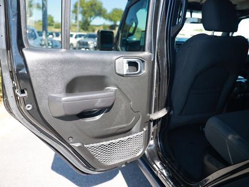 Used 2023 Jeep Wrangler Unlimited AWD/4WD image 36