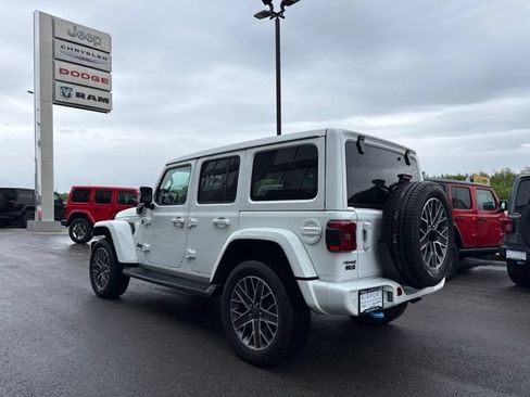 Used 2023 Jeep Wrangler Unlimited Sahara AWD/4WD image 5