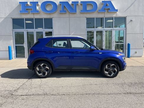 Used 2024 Hyundai Venue Limited FWD image 4