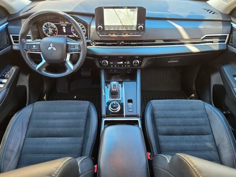 Used 2023 Mitsubishi Outlander SE FWD image 17