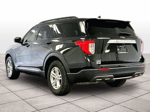Used 2022 Ford Explorer XLT w/ Equipment Group 202A image 10