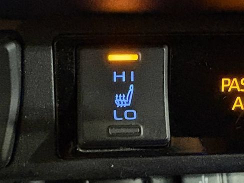 Used 2020 Toyota RAV4 XLE w/ Convenience Package AWD/4WD image 14