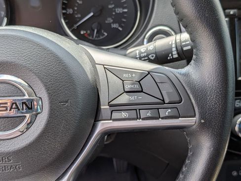 Used 2022 Nissan Rogue Sport SV FWD image 19