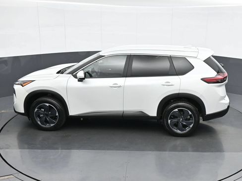 Used 2024 Nissan Rogue SV AWD/4WD image 19