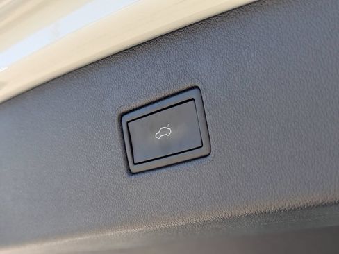 Used 2022 Volkswagen Tiguan SE AWD/4WD image 28