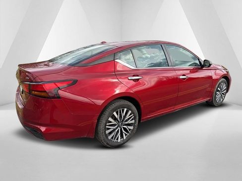 Used 2024 Nissan Altima 2.5 SV image 7