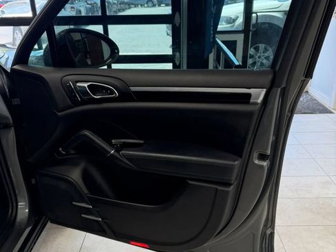 Used 2016 Porsche Cayenne AWD/4WD image 18
