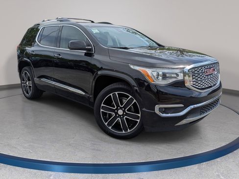 Used 2019 GMC Acadia Denali w/ Technology Package FWD image 3