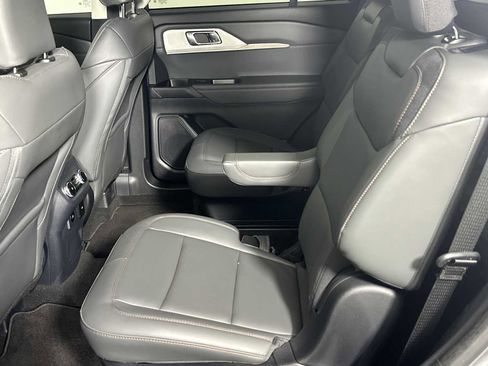 Used 2025 Ford Explorer Active w/ Active Comfort Package AWD/4WD image 23