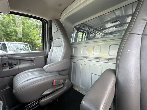 Used 2021 GMC Savana 2500 RWD image 20