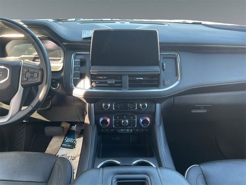 Used 2023 GMC Yukon XL SLT w/ SLT Premium Package image 9