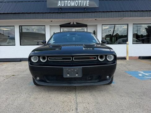 Used 2018 Dodge Challenger R/T RWD image 2