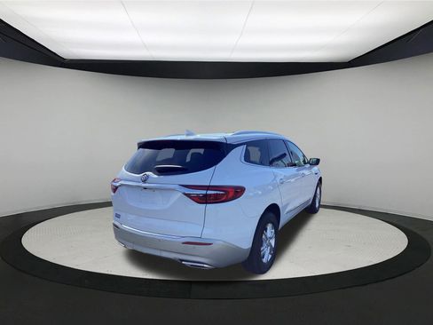 Used 2021 Buick Enclave Essence image 8
